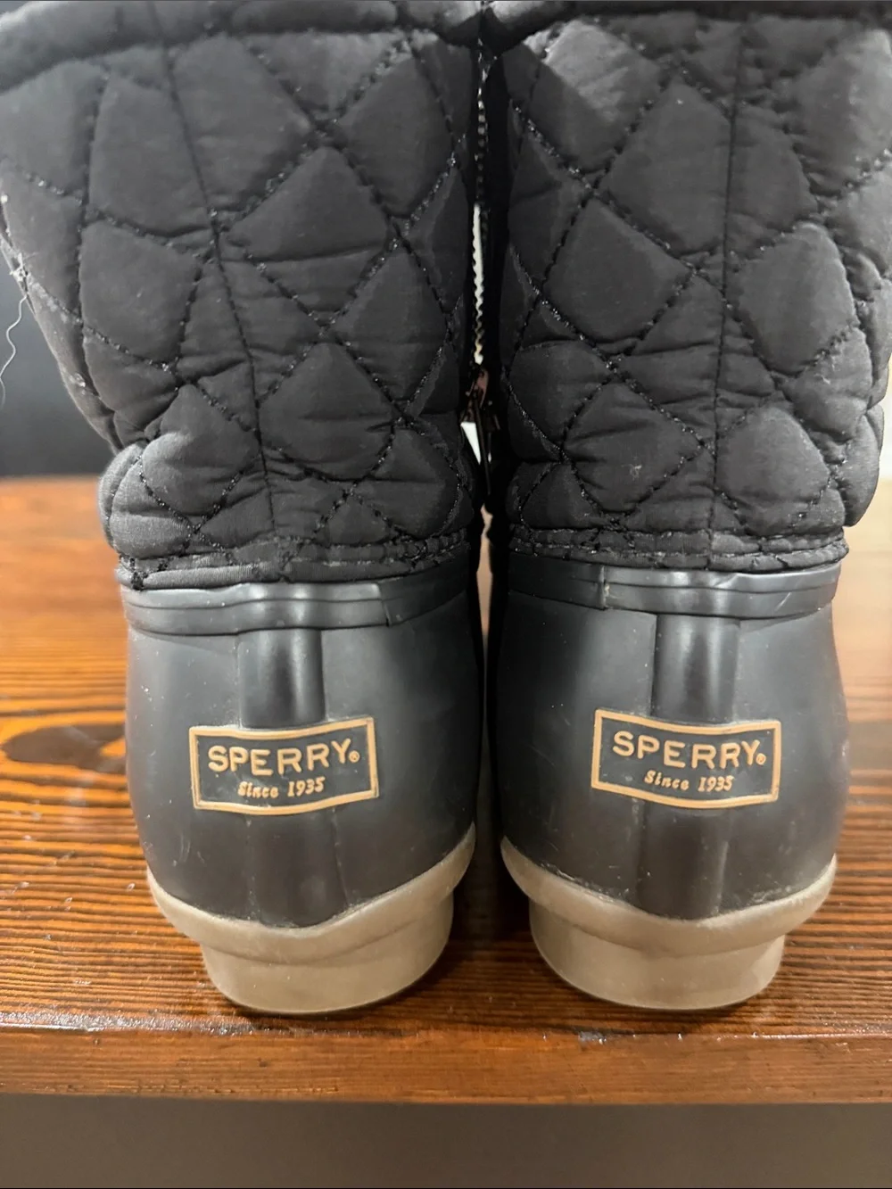 Sperry Black Quilted Lace-Up Waterproof Boots size 9.5W